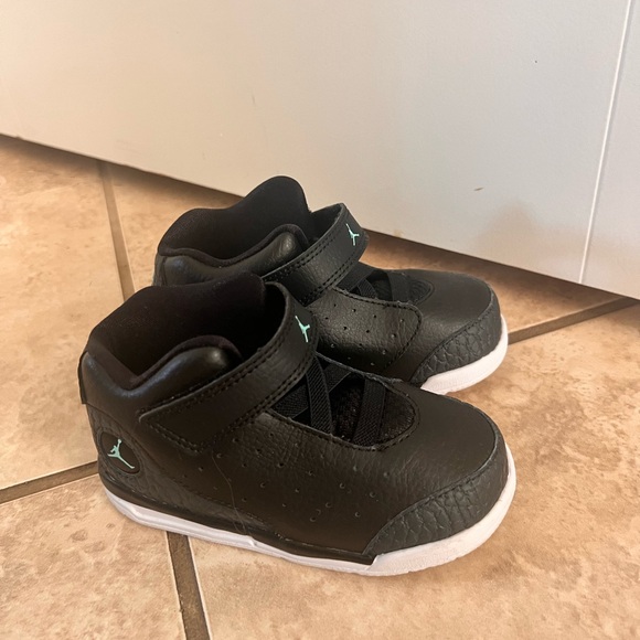 Jordan kids black sneaker size 8 high top - Picture 1 of 6